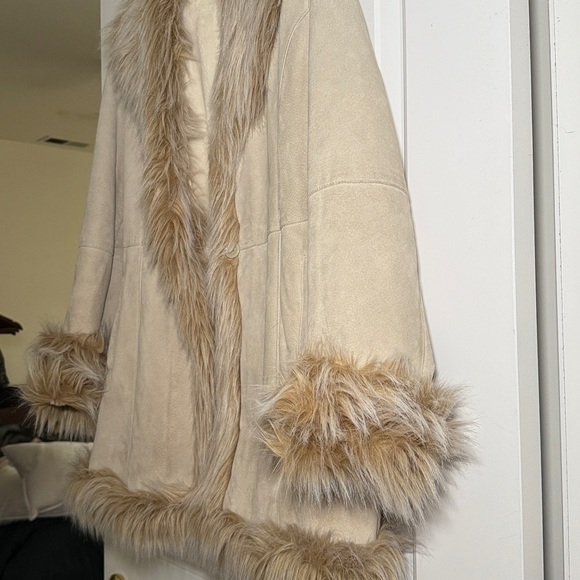 Wilsons Leather Cream Penny Lane with Faux Fur Trim - Picture 3 of 8